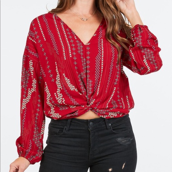 ⭐️NEW ARRIVAL⭐️ Holiday VNeck Cropped Twist Blouse - Picture 3 of 4